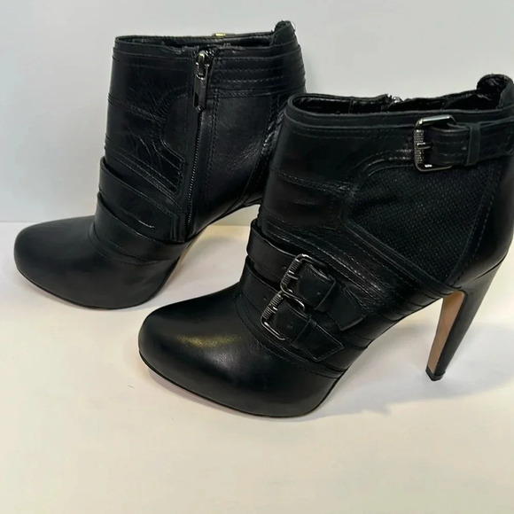 Elegant Black Ankle Boots - Picture 1 of 10